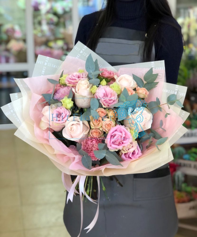 Букет цветов Дыхание Букет цветов из: Розы, Лизиантусы и Гвоздики